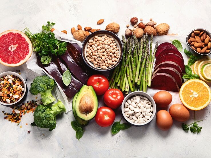 Folsäure ist ein sehr wichtiges Vitamin – das wir aber glücklicherweise wunderbar über die richtigen Lebensmittel aufnehmen können. 