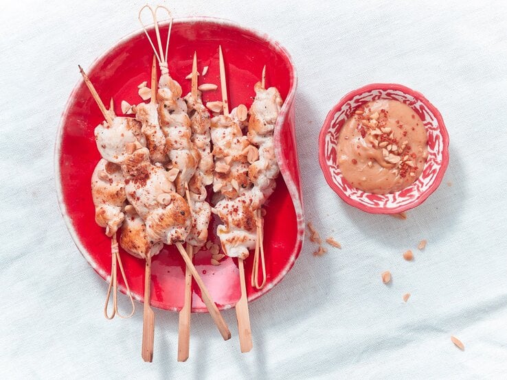 Saté-Spieße mit selbst gemachter Erdnuss-Soße