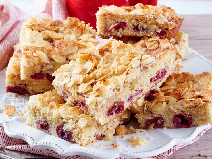 Kirsch-Butterkuchen aufgeschnitten | © Isabell Triemer