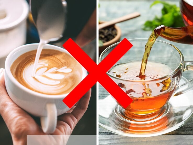 Ein rotes Kreuz über zwei Getränkebildern – links Milch wird in Cappuccino gegossen, rechts Tee fließt in eine Glastasse. | © stock.adobe.com/Looker_Studio und stock.adobe.com/New Africa