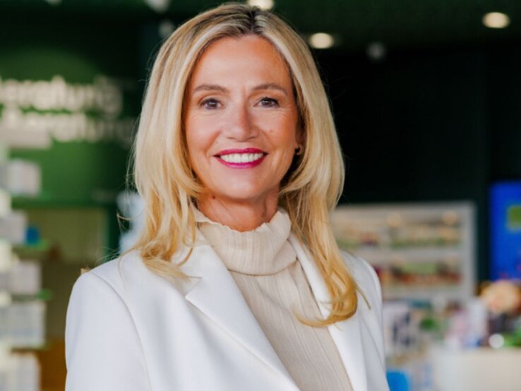 Porträt von Carole Holzhäuer, Apothekerin und Epigenetik-Coach | © Privatarchiv/ Carole Holzhäuer