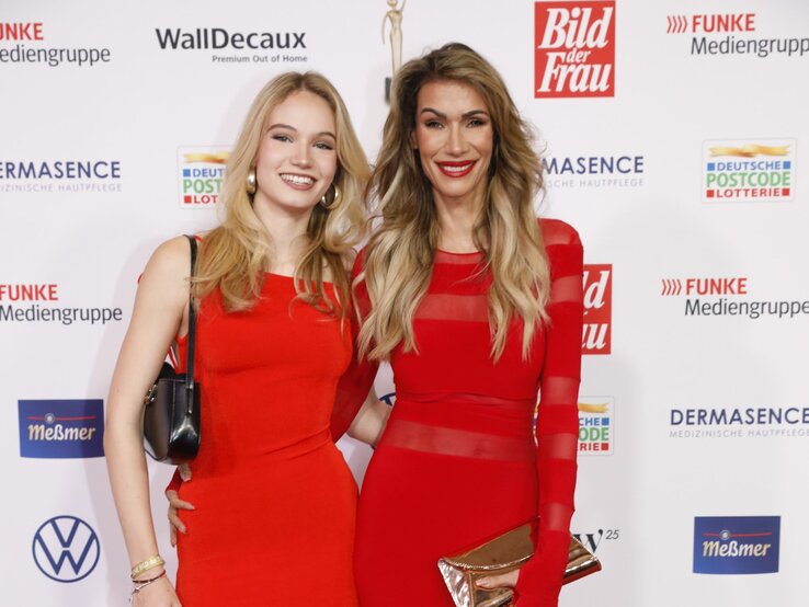 Yasmina Filali mit ihrer Tochter bei der GOLDENEN BILD der FRAU. | © Henning Scheffer Photography 