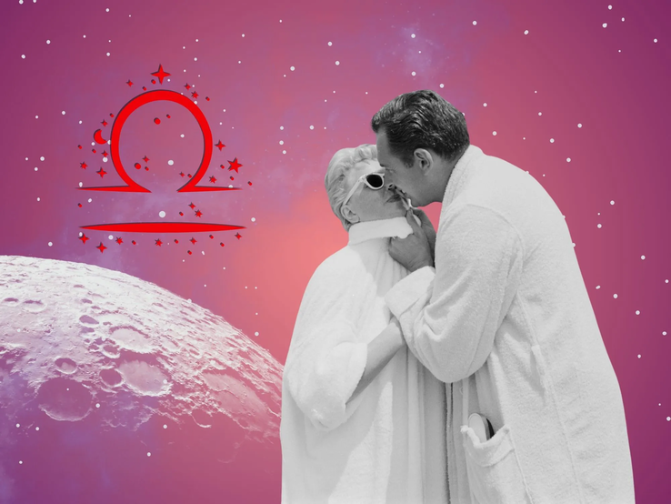 Liebeshoroskop für das Sternzeichen Waage: llustration eines Paares vor einem pink-lilafarbenen Weltraumhintergrund mit Sternenhimmel und Mond. Links im Bild ist das rote Symbol Tierkreiszeichens Waage.