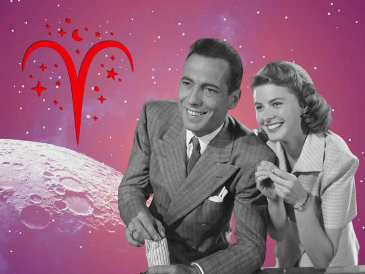 Liebeshoroskop Sternzeichen Widder: llustration eines Paares vor einem pink-lilafarbenen Weltraumhintergrund mit Sternenhimmel und Mond. Links im Bild ist das rote Symbol Tierkreiszeichens Widder.