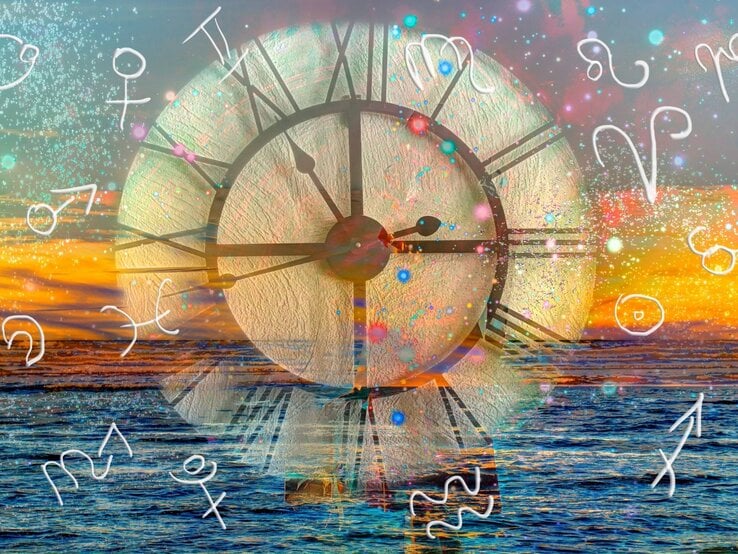 Symbolisches, digital überblendetes Bild mit einer antiken Uhr vor einem Sonnenuntergang über dem Meer. Überlagert sind leuchtende astrologische Symbole der Sternzeichen sowie funkelnde Lichtpunkte – eine visuelle Darstellung von Zeit, Kosmos und astrologischer Bedeutung.
