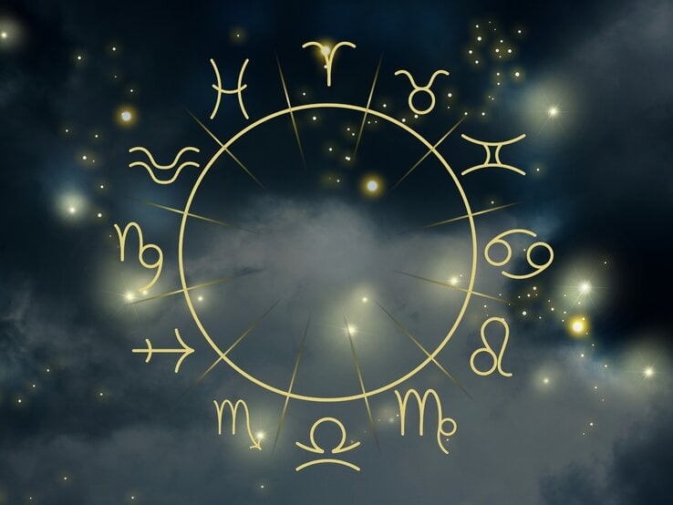 Ein stilisiertes astrologisches Rad mit den zwölf Tierkreiszeichen, die in einem Kreis angeordnet sind. Jedes Symbol ist in einer goldenen, minimalistischen Linie auf einem dunklen Hintergrund dargestellt, der von Sternen und Nebel umgeben ist.
