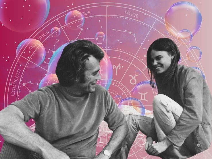 Ein Paar in schwarz-weiß sitzt vor einem Hintergrund, der das Universum und seine Sterne zeigt und einem Tierkreis mit den Symbolen der 12 Sternzeichen. Neben ihnen sind Seifenblasen zu sehen. Das Bild macht einen mystischen Eindruck.