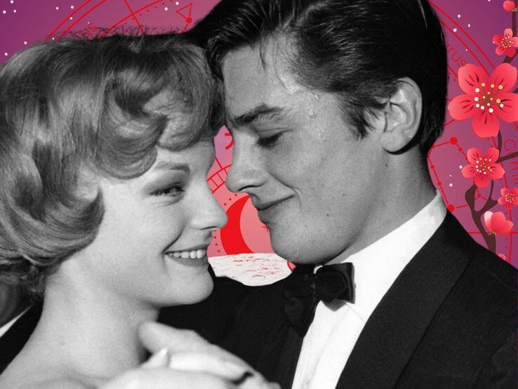 Verliebtes Tanzpaar in Schwarz-Weiß – sie lächelt, er sieht sie zärtlich an – vor astrologischem Kreis und blühenden Zweigen. Romantische Szene mit Retro-Charme, perfekt für Flirt- und Liebeshoroskope.