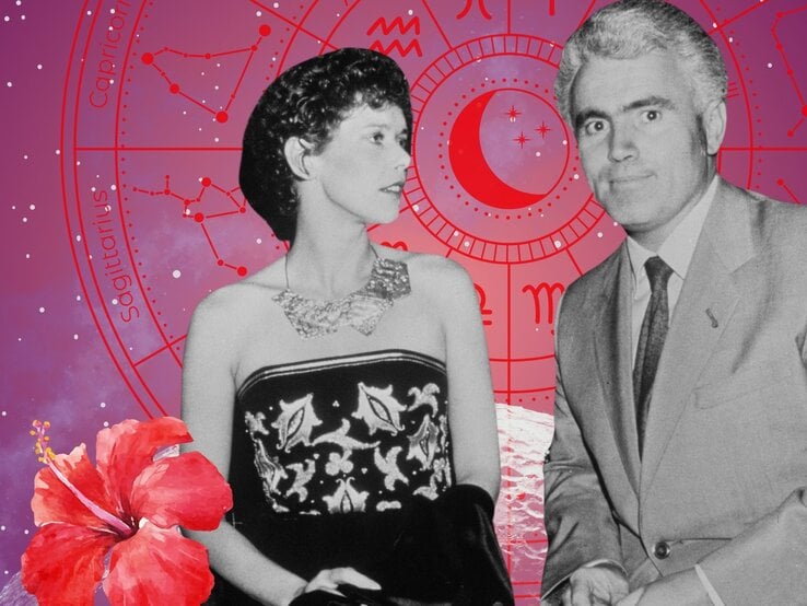 Eine elegant gekleidete Frau in schulterfreiem Kleid mit auffälligem Collier steht neben einem grauhaarigen Mann im Anzug. Im Hintergrund ist ein astrologisches Rad mit Sternzeichen wie Skorpion, Schütze und Wassermann zu sehen. Eine rote Hibiskusblüte unten links rundet das mystische Design ab.