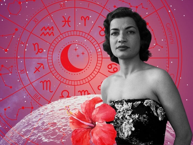 Eine Frau mit hochgestecktem, dunklem Haar und trägerlosem Paillettenkleid steht vor einem astrologischen Kreis, in dem Mond und Tierkreiszeichen leuchten. Eine große rote Hibiskusblüte im Vordergrund verstärkt den sinnlich-romantischen Charakter des Bildes.