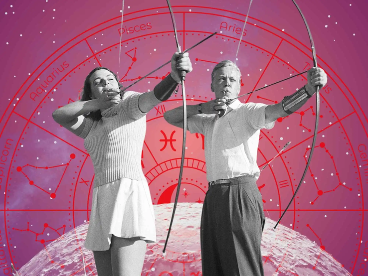 Zwei Personen im Retro-Stil zielen mit Pfeil und Bogen vor einem rosa-lila Sternenhimmel mit Tierkreiszeichen im Hintergrund. Symbolisiert Zielstrebigkeit und Leidenschaft in der Liebe.
