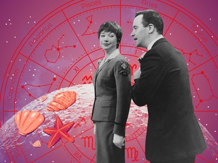 Eine Frau im Kostüm und ein Mann im Anzug stehen vor einem Tierkreis-Hintergrund, Muscheln und Sternbildern, im Stil der 60er Jahre.
