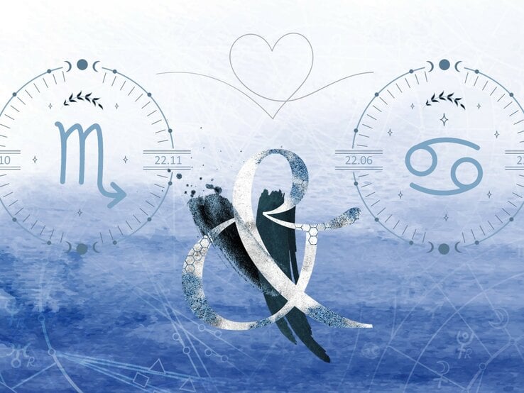 Die astrologischen Symbole der Sternzeichen Skorpion und Krebs vor einer hellblauen Aquarellzeichnung.