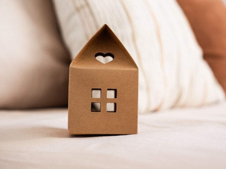 Zu sehen ist ein Deko Haus, welches mit einem Plotter gemacht wurde