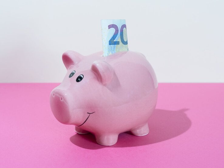 ein rosaSparschwein mit 20 Euro im Schlitz