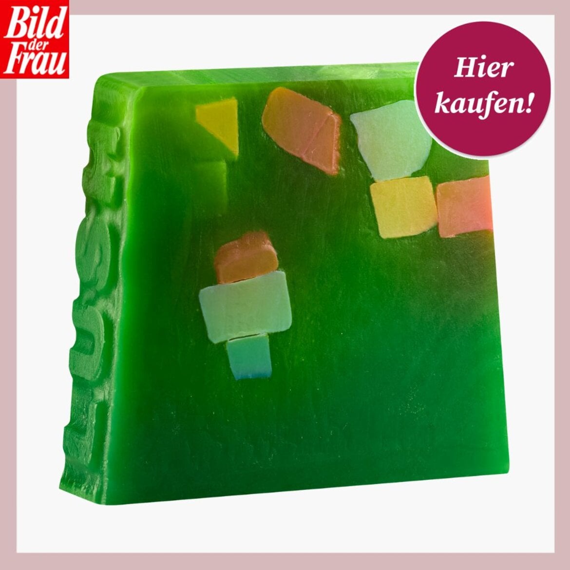 Eine grübe Seife mit bunten Elementen an der Oberseite wird von BILD der FRAU zum Kauf beworben. | © Lush
