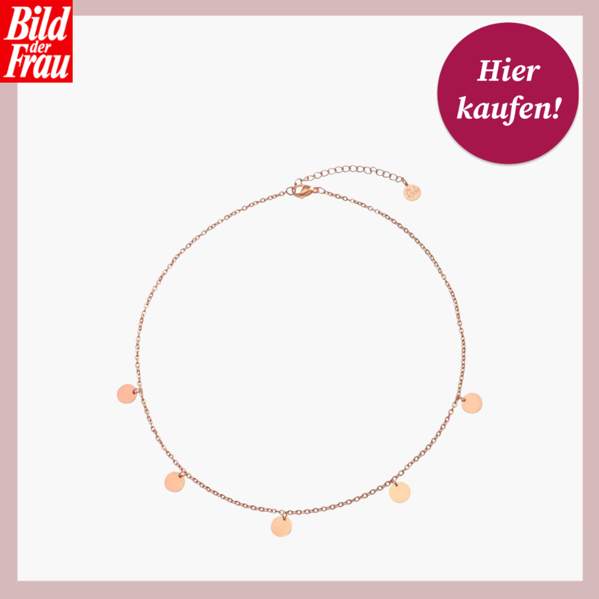 Elegante Halskette aus Roségold mit kleinen runden Anhängern, präsentiert auf einem zarten Rosa Hintergrund. | © Douglas