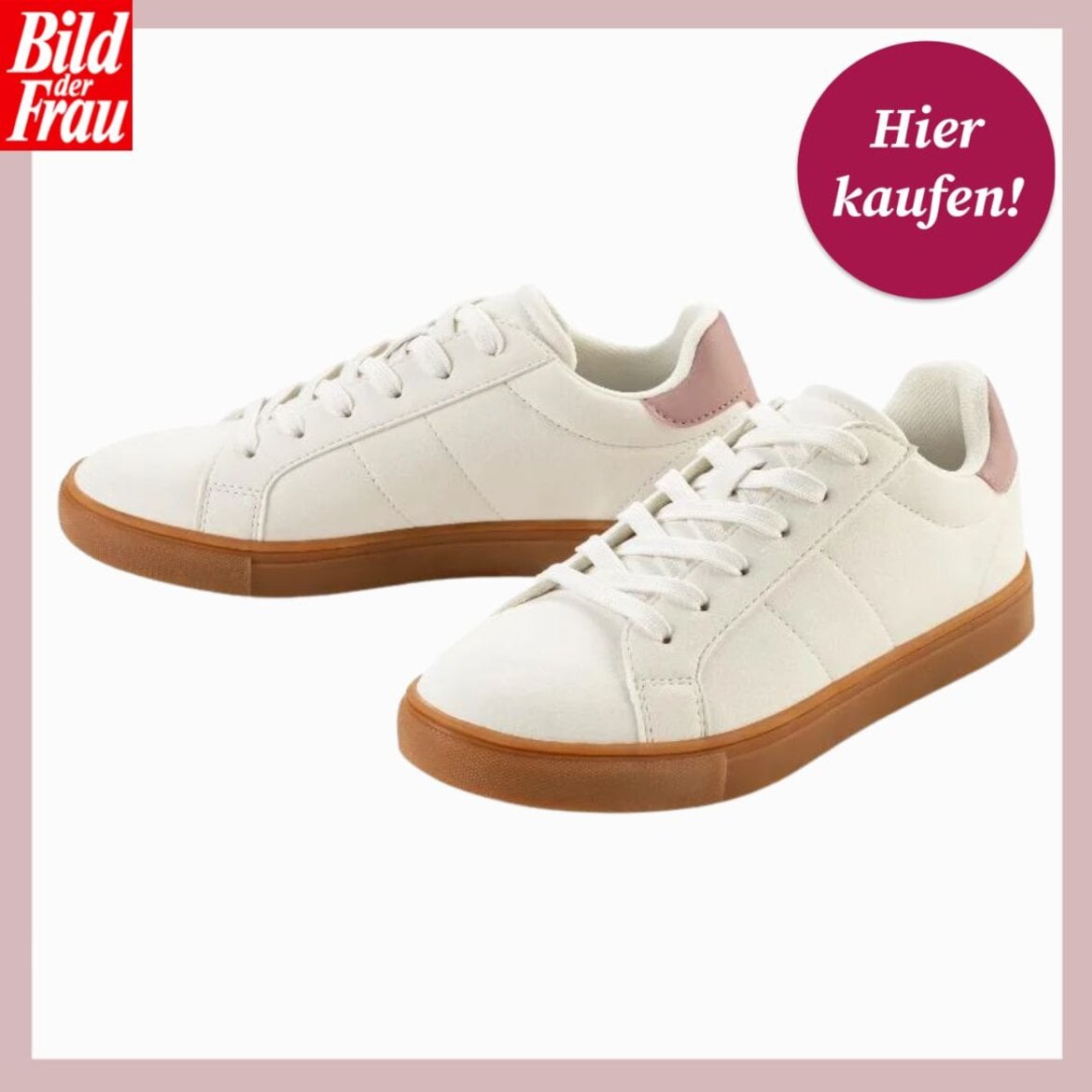 Weiße Sneaker mit brauner Sohle und roségoldenem Fersenbesatz, paarweise auf weißem Hintergrund mit Kauf-Button arrangiert. | © Lidl