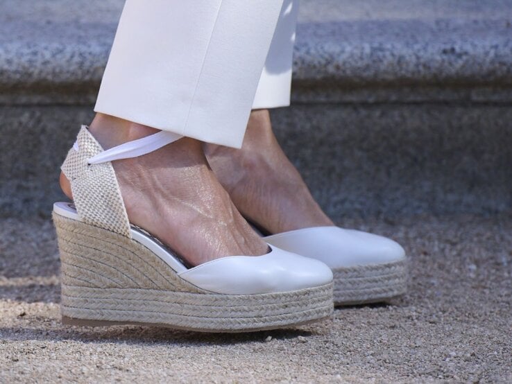 Nahaufnahme weiße Espadrilles