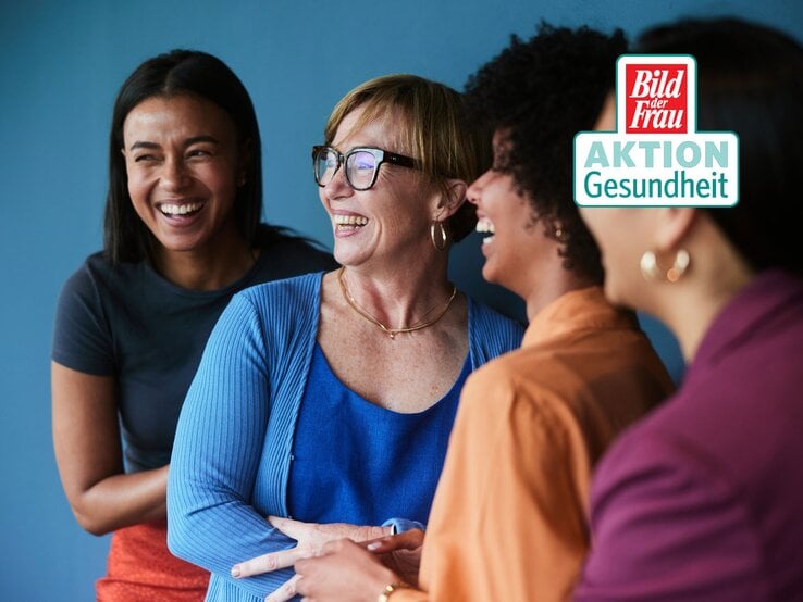 Gruppe von Frauen lacht